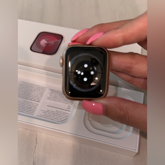 Apple Watch Series 6 40mm (Used) still in excellent condition - Picture 1 of 5